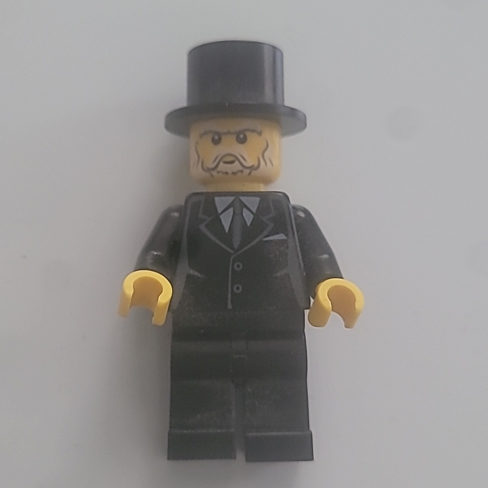 LEGO Seasonal Sleigh Driver Minifigure - Picture 2 of 5